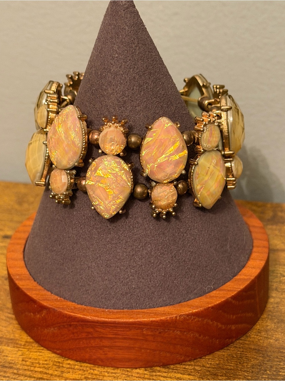 Iridescent Foil Glass Statement Bracelet Cream Gold Tone Stretch Vintage